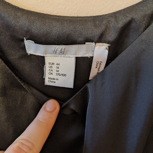 Black Satin H&M dress - Picture 3 of 3